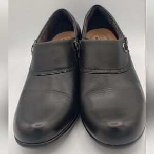 Clarks women's leather black pumps, size 9 M